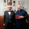 8 апреля 2025 года в Центральном доме адвоката Президент ГРА  Г.Б. Мирзоев  торжественно вручил медаль «За заслуги» Почетному адвокату Савенкову Г.В. 